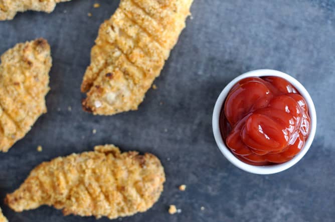 Buttermilk Almond Crusted Chicken Fingers I howsweeteats.com