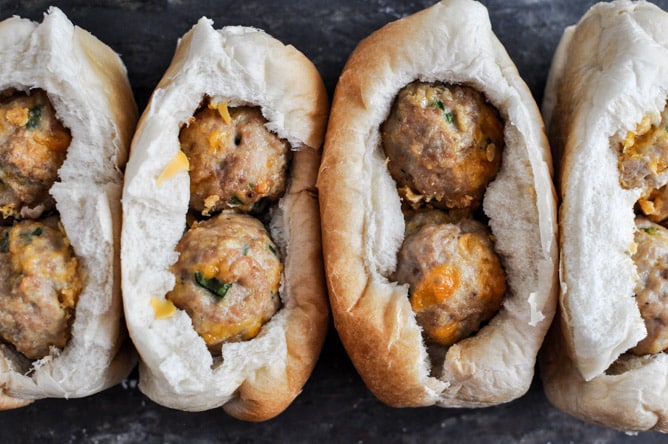 Jalapeño Cheddar Chicken Meatball Sandwiches I howsweeteats.com