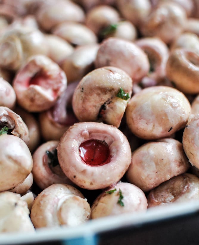 Red Wine Roasted Mushrooms on Goat Cheese Garlic Toasts I howsweeteats.com