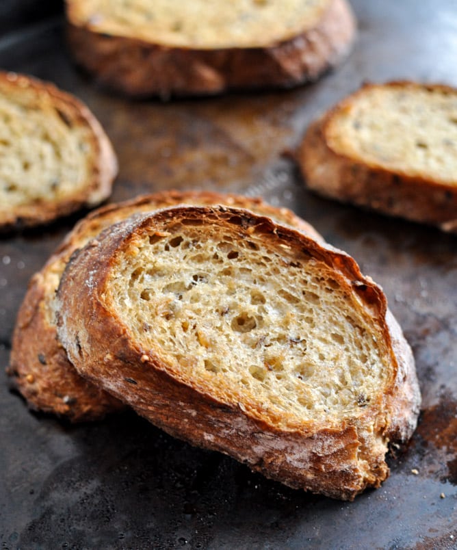 Red Wine Roasted Mushrooms on Goat Cheese Garlic Toasts I howsweeteats.com