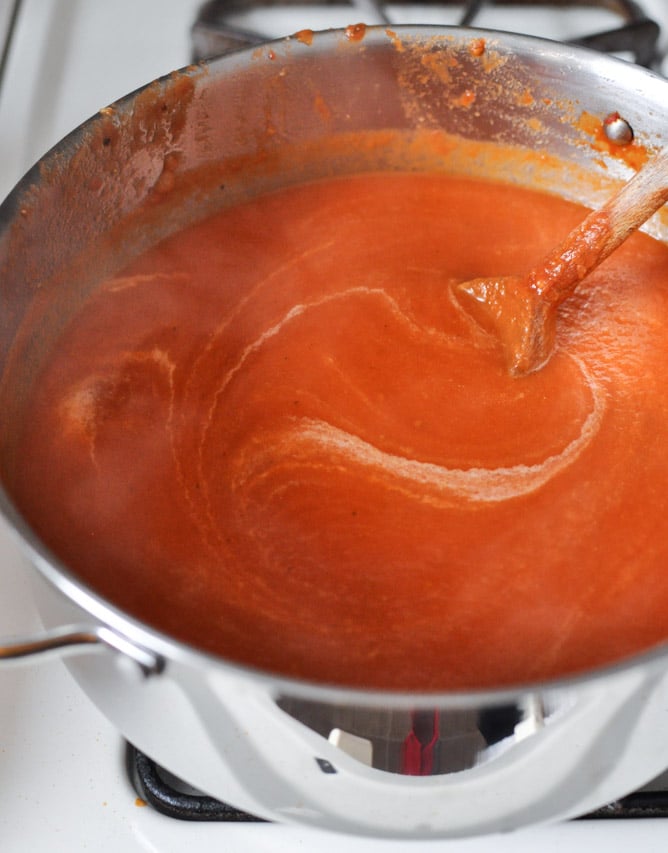 Creamy Tomato Soup with Brown Butter Garlic Croutons I howsweeteats.com