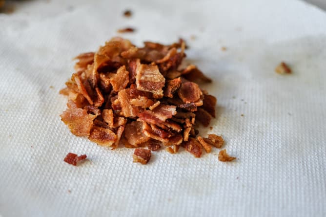 Crispy Avocado BLT Salad I howsweeteats.com