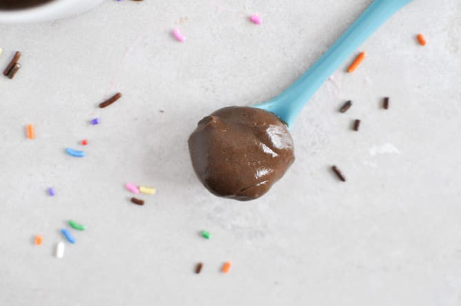 Healthy Chocolate Avocado Pudding I howsweeteats.com