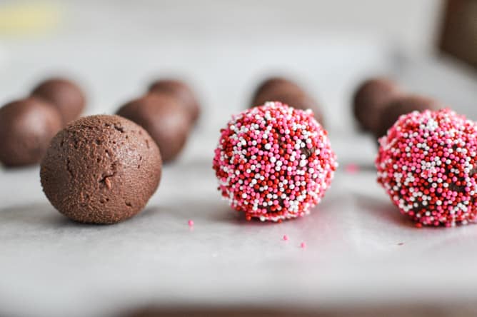 Cabernet Chocolate Truffles I howsweeteats.com