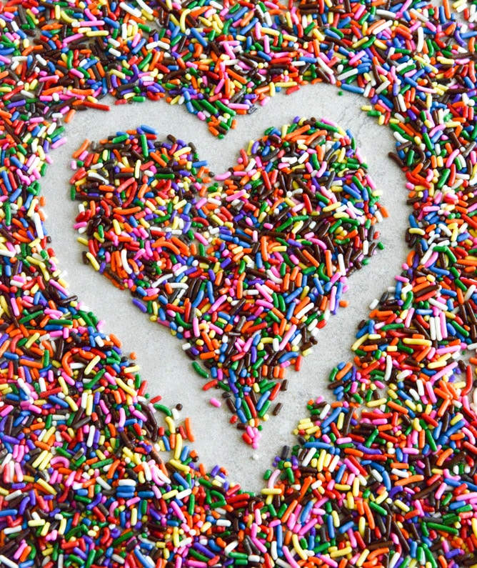 Dark Chocolate Fudge Merlot Cupcakes I howsweeteats.com