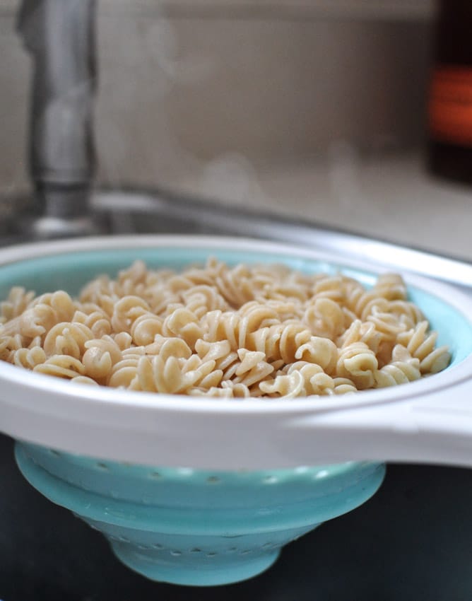 Favorite Simple Crockpot Tomato Sauce I howsweeteats.com