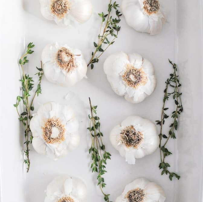 How To Make Roasted Garlic Oil I howsweeteats.com