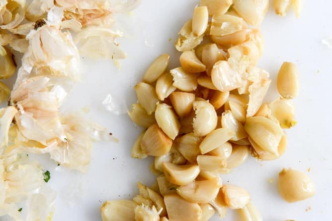 How To Make Roasted Garlic Oil I howsweeteats.com