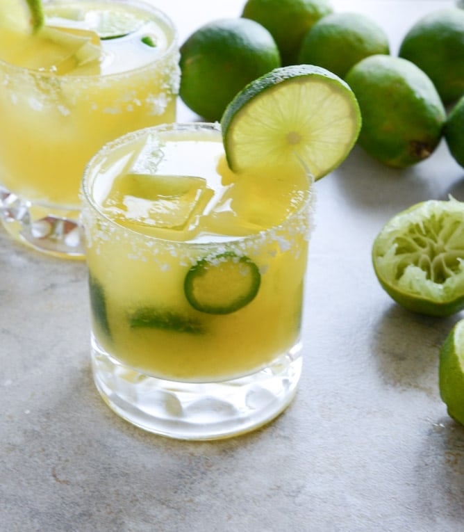 Mango Jalapeño Margaritas I howsweeteats.com