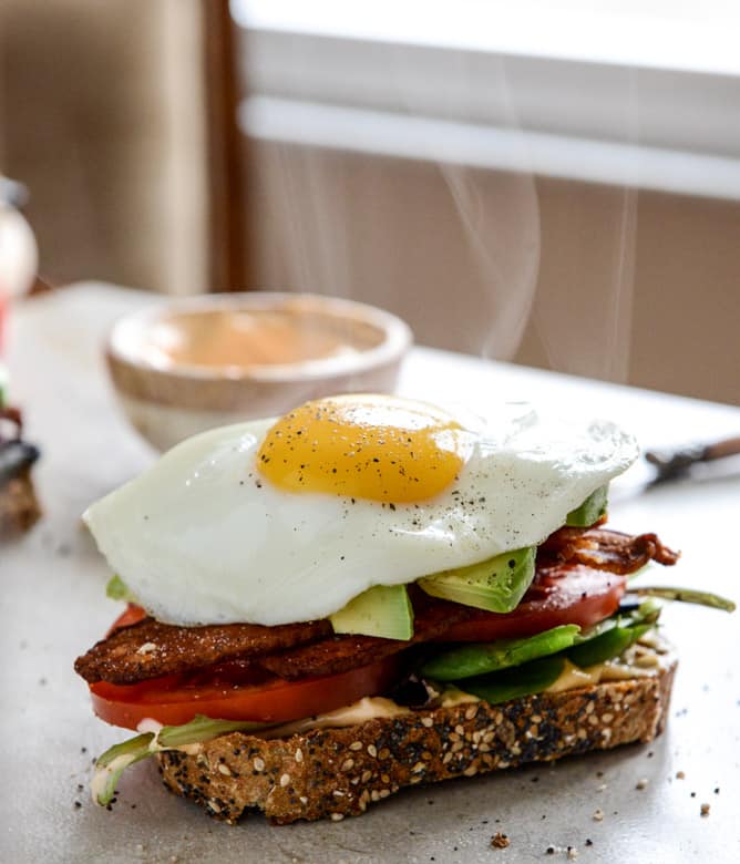 Avocado BLT's with Spicy Mayo and Fried Eggs I howsweeteats.com