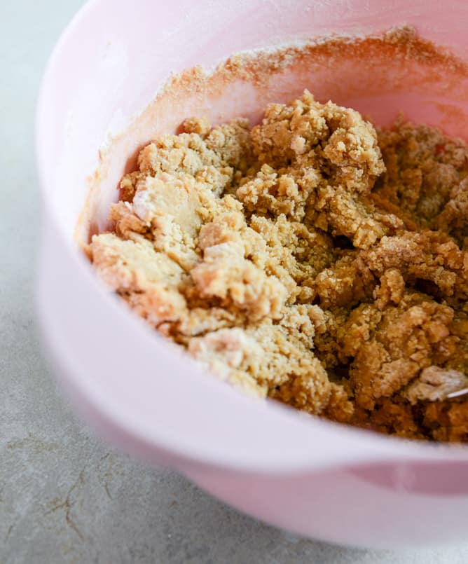 Peanut Butter Pretzel Chocolate Chip Cookie Bites I howsweeteats.com