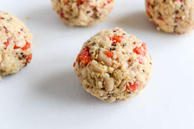 Roasted Red Pepper Quinoa + White Bean Burgers I howsweeteats.com