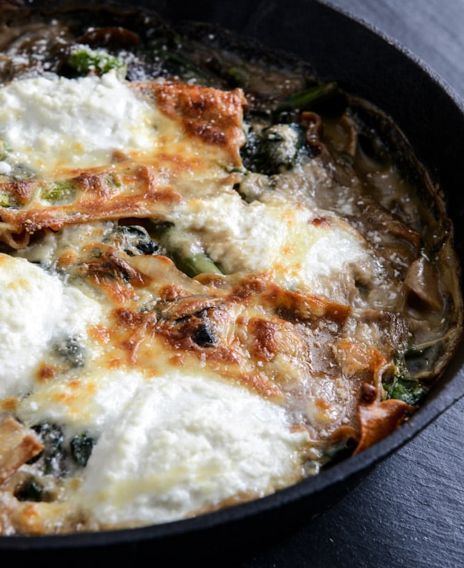 Springtime Veggie Skillet Lasagna I howsweeteats.com