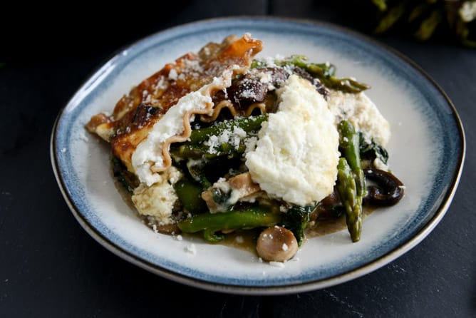 Springtime Veggie Skillet Lasagna I howsweeteats.com