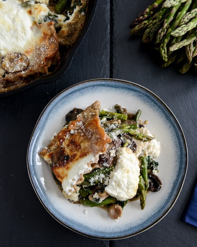 Springtime Veggie Skillet Lasagna I howsweeteats.com