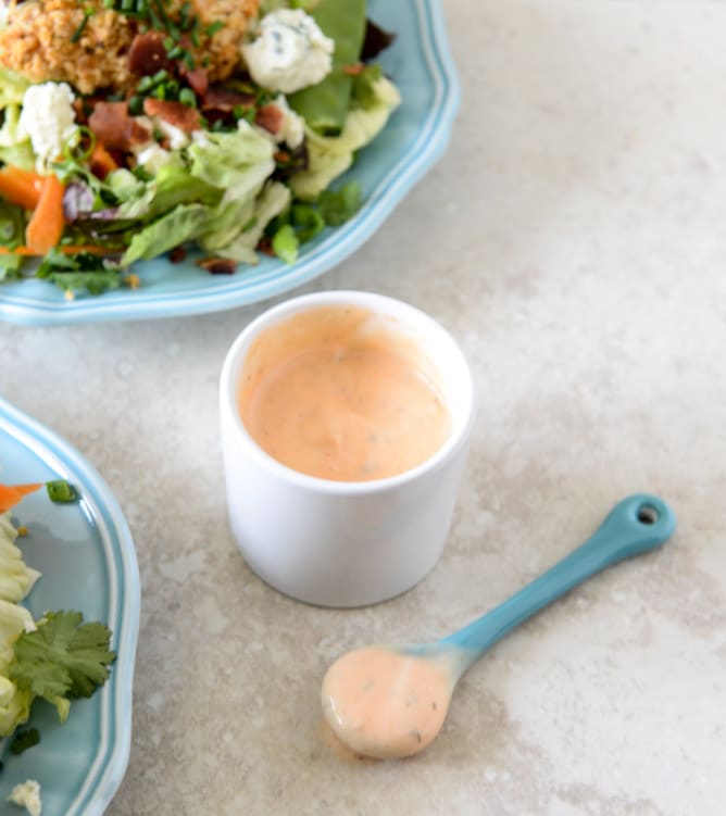 Crunchy Buffalo Chicken Salads with Bacon and Spicy Ranch I howsweeteats.com
