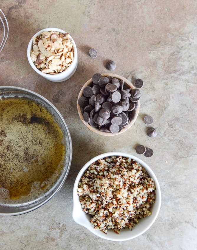 Crunchy Quinoa, Toasted Almond and Dark Chocolate Brown Butter Granola I howsweeteats.com