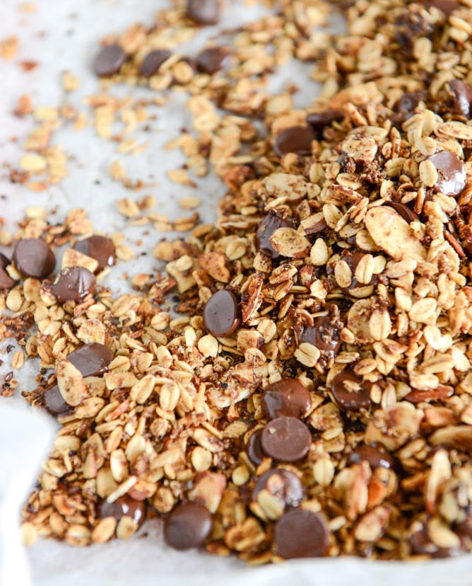 Crunchy Quinoa, Toasted Almond and Dark Chocolate Brown Butter Granola I howsweeteats.com
