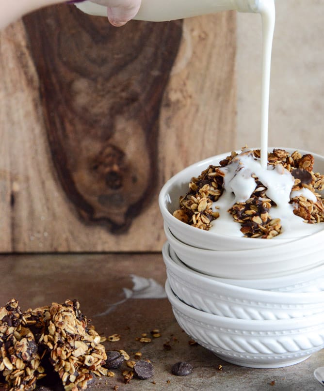 Crunchy Quinoa, Toasted Almond and Dark Chocolate Brown Butter Granola I howsweeteats.com