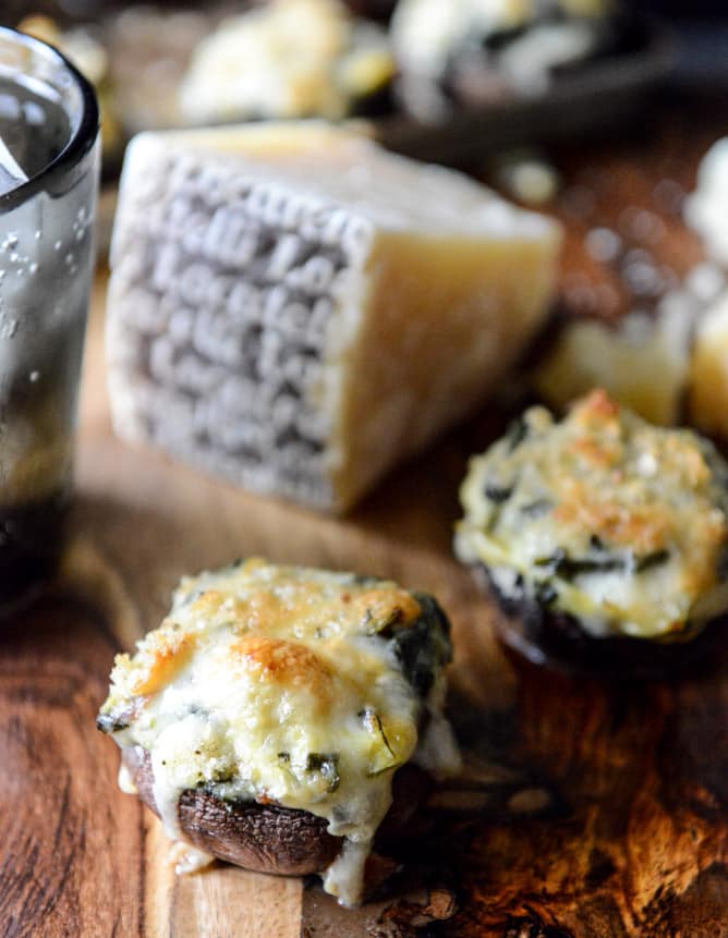 Spinach, Bacon + Artichoke Stuffed Portobellos I howsweeteats.com