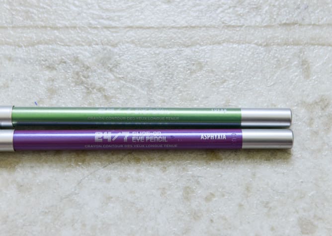 Urban Decay 24/7 Liners in Freak and Asphyxia I howsweeteats.com