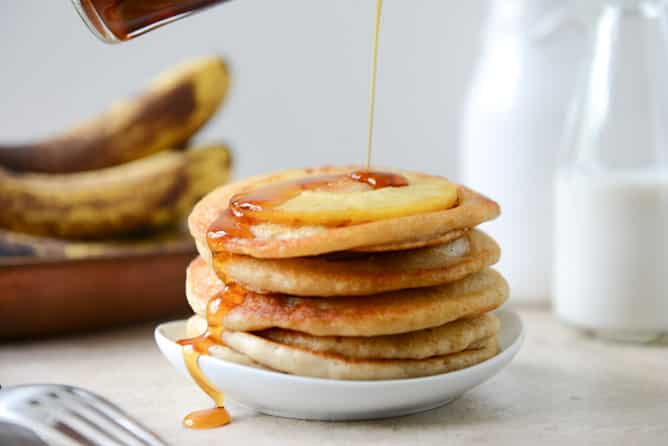 Vegan Pineapple Upside Down Banana Pancakes I howsweeteats.com