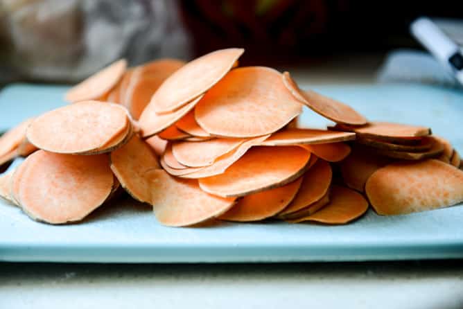 Homemade BBQ Sweet Potato Chips I howsweeteats.com