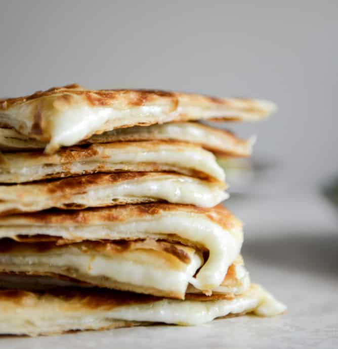 Chopped Chicken Taco Salads with Cheese Quesadilla Strips I howsweeteats.com