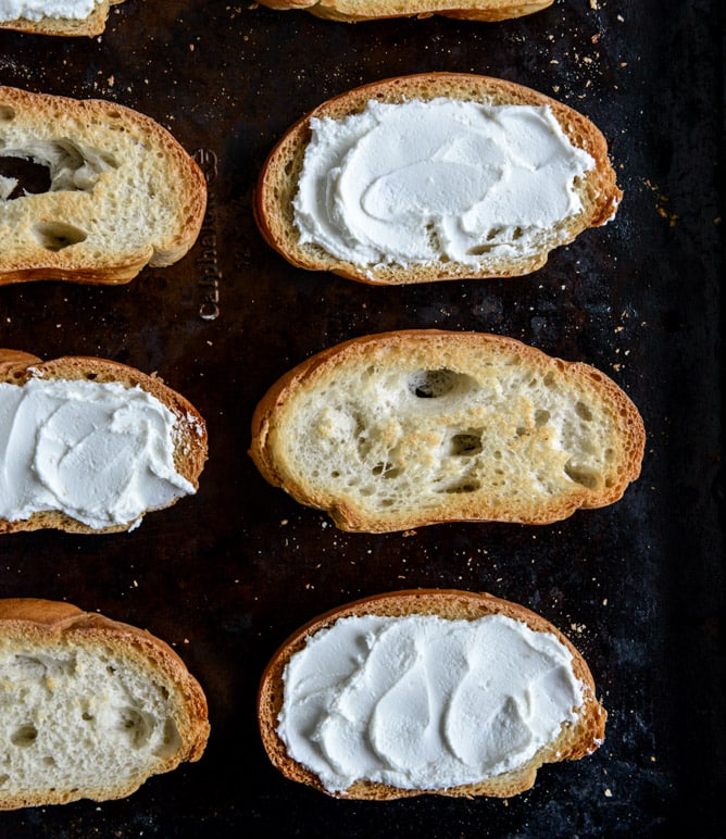 Summer Crostini with Whipped Roasted Garlic Goat Cheese I howsweeteats.com