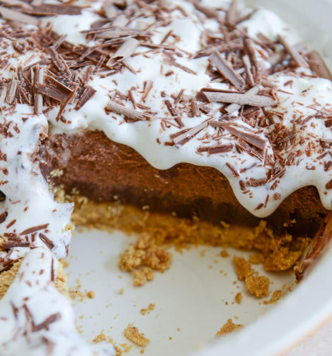 Chocolate Peanut Butter Truffle Pie I howsweeteats.com