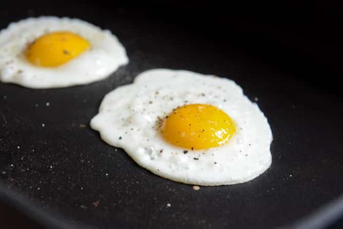 Breakfast Burgers with Maple Aioli I howsweeteats.com