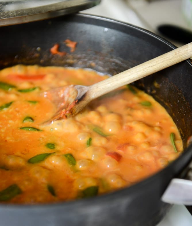 Easy Thai Chickpea Curry with Coconut Rice I howsweeteats.com