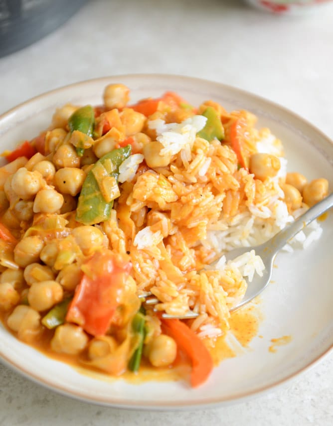 Easy Thai Chickpea Curry with Coconut Rice I howsweeteats.com