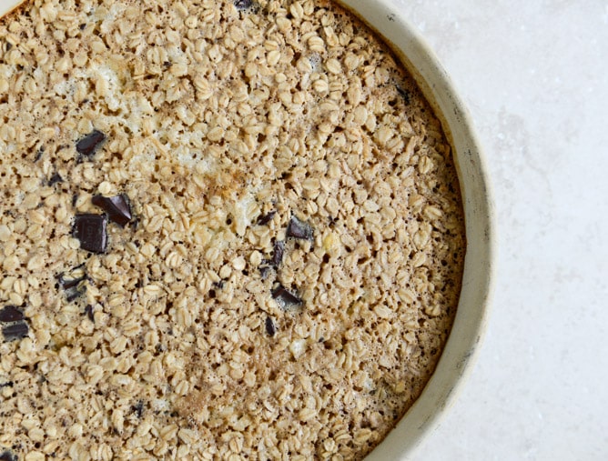 Dark Chocolate Chunk Cheesecake Baked Oatmeal I howsweeteats.com