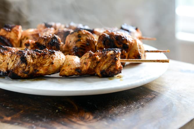 Chipotle Lime Grilled Chicken Skewers with Avocado Ranch I howsweeteats.com