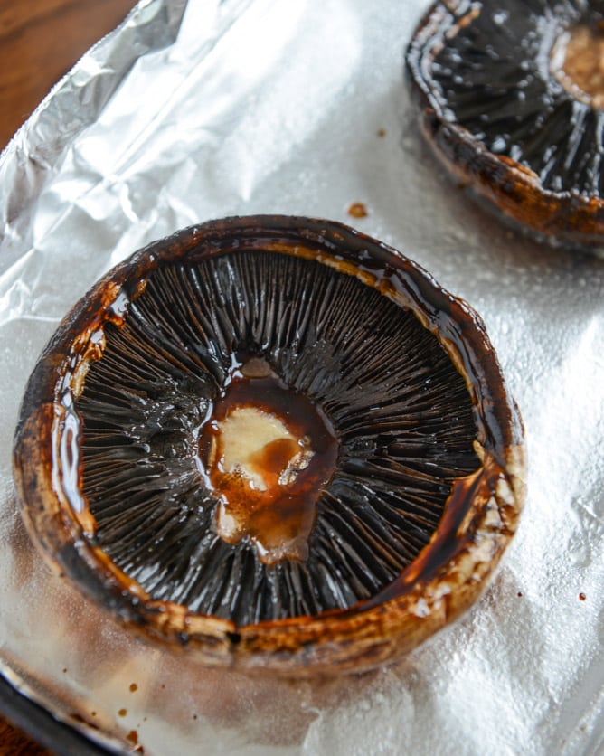  Mac + Cheese Stuffed Brown Sugar Balsamic Portobellos I howsweetetas.com