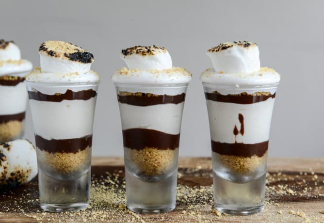 No Bake S'mores Cheesecakes I howsweeteats.com