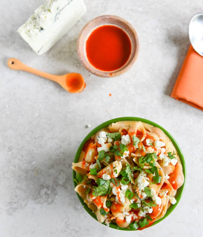 Stovetop Buffalo Chicken Shells + Cheese I howsweeteats.com