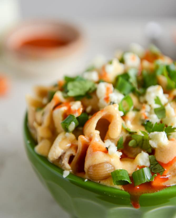 Stovetop Buffalo Chicken Shells + Cheese I howsweeteats.com