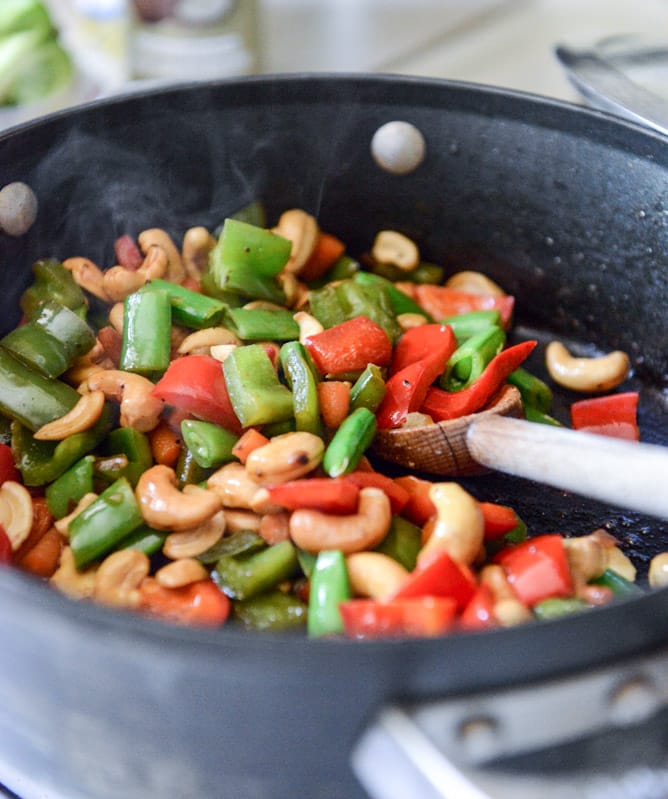 Cashew Chicken Chopped Salad with Chili Dusted Mango I howsweeteats.com