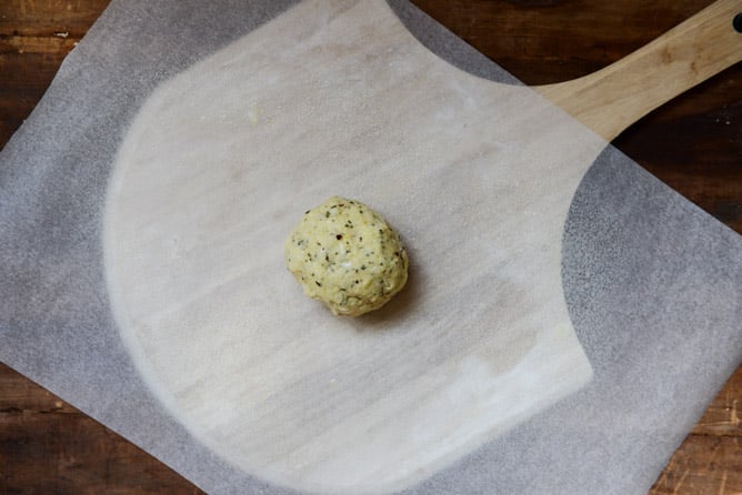 The Best Cauliflower Crust Pizza I howsweeteats.com