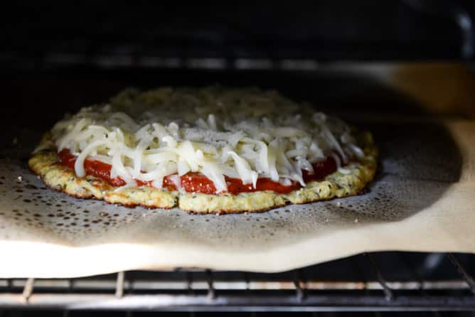 The Best Cauliflower Crust Pizza I howsweeteats.com