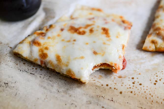 The Best Cauliflower Crust Pizza I howsweeteats.com