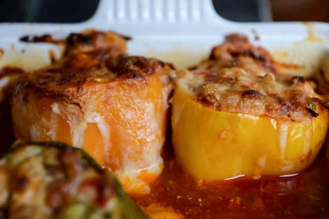 White Bean + Chicken Enchilada Stuffed Peppers I howsweeteats.com