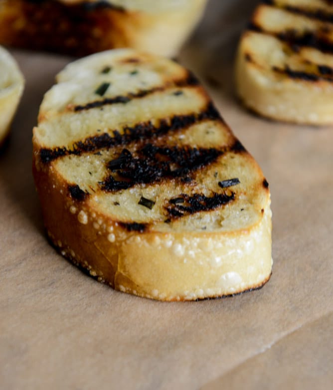 Grilled Sourdough with Buttery Herbs, Heirloom Tomatoes + a Honey Drizzle I howsweeteats.com