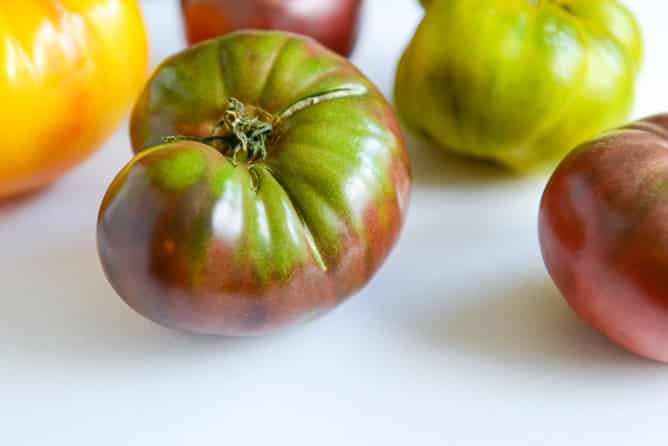 Smoky Heirloom Tomato and Grilled Peach Pasta Salad with Basil Vinaigrette I howsweeteats.com
