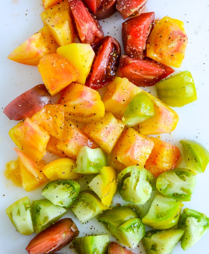 Smoky Heirloom Tomato and Grilled Peach Pasta Salad with Basil Vinaigrette I howsweeteats.com