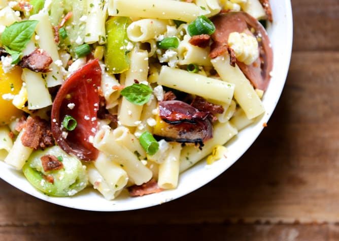 Smoky Heirloom Tomato and Grilled Peach Pasta Salad with Basil Vinaigrette I howsweeteats.com