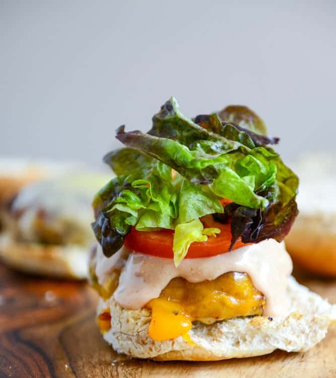 Roasted Jalapeño Cheddar Turkey Burgers with BBQ Aioli I howsweeteats.com