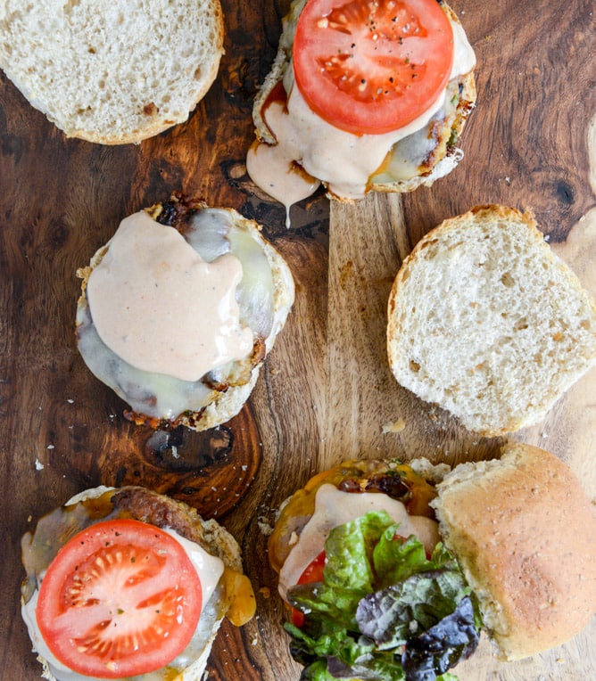 Roasted Jalapeño Cheddar Turkey Burgers with BBQ Aioli I howsweeteats.com